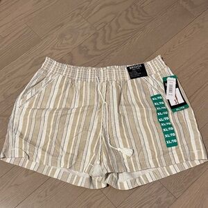 Briggs New York Women's Beige, Tan & Blue Striped Shorts XL